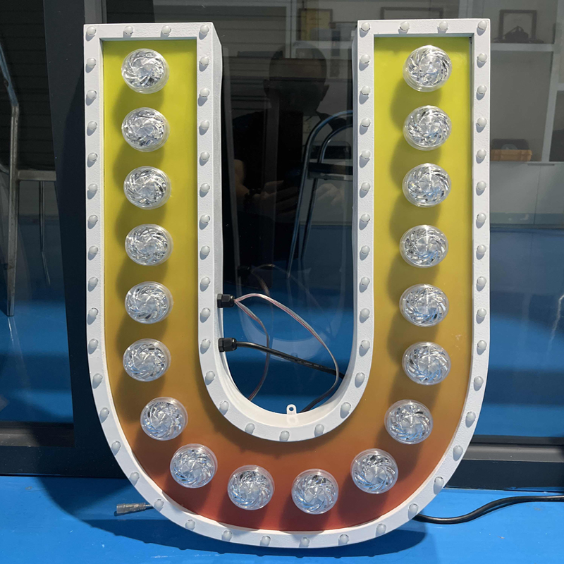 为何游乐场合常用金属LED发光字标识装饰？